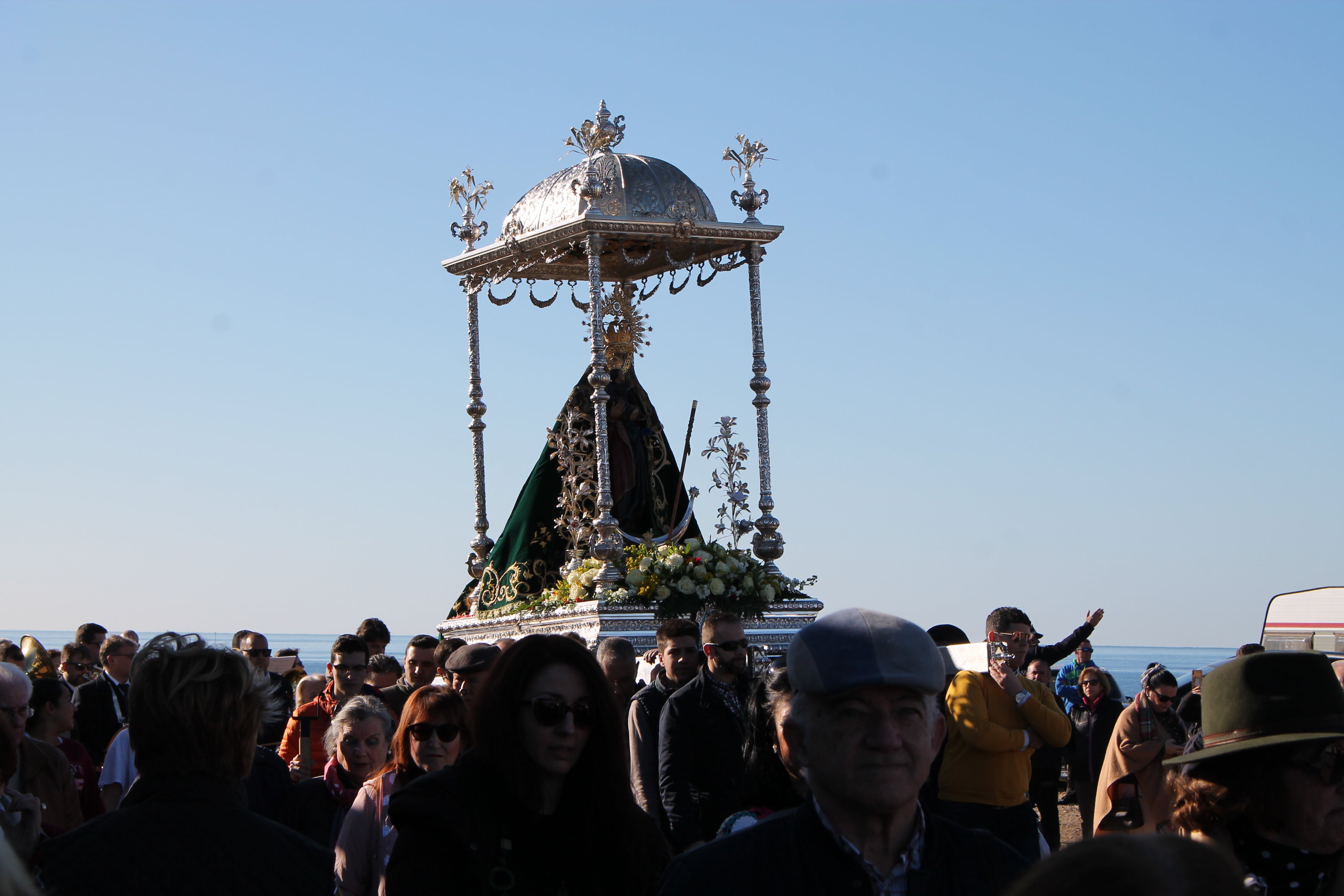 Miles de almerienses, un año más, y fieles a la tradición, acuden a disfrutar de una jornada de romería en honor de la patrona de la ciudad