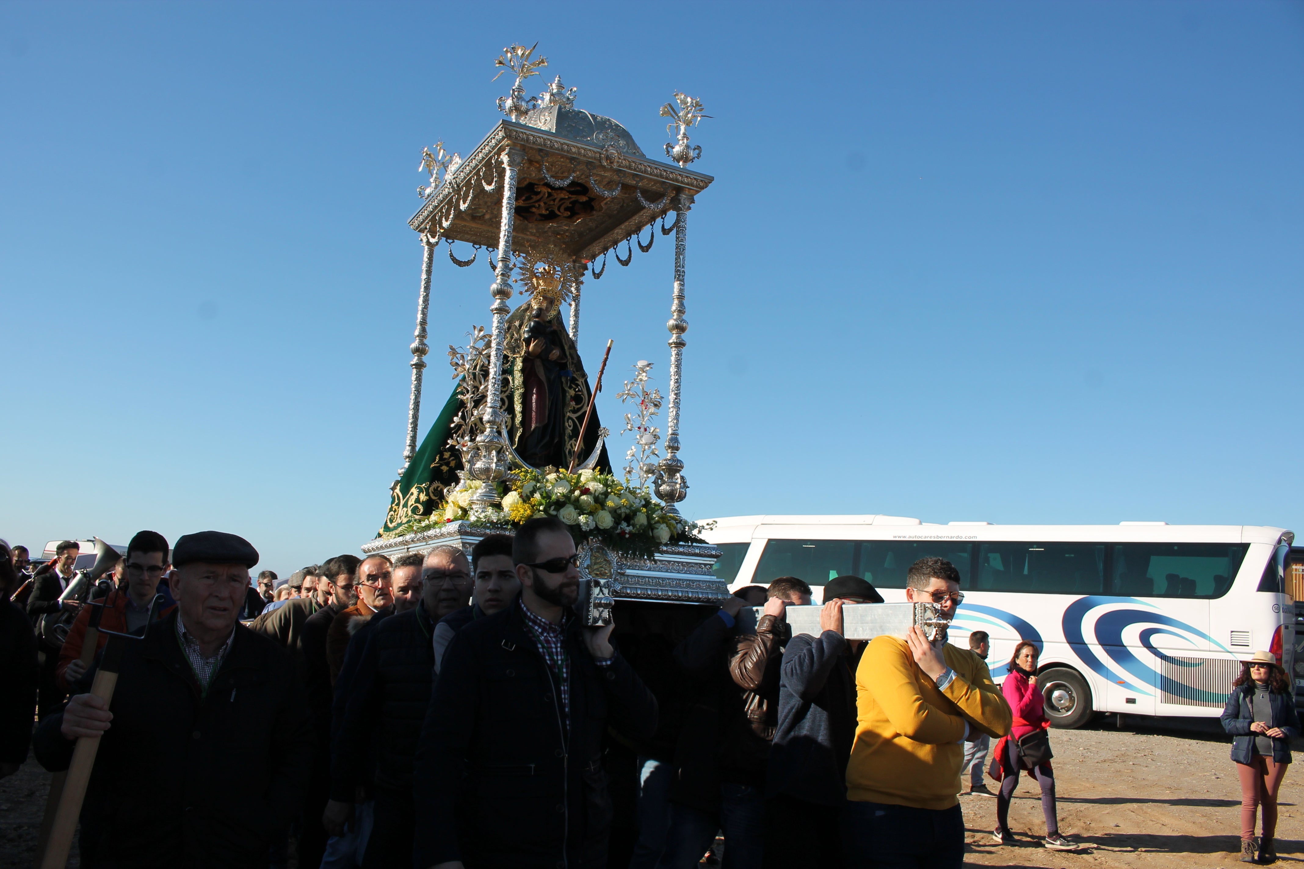 Miles de almerienses, un año más, y fieles a la tradición, acuden a disfrutar de una jornada de romería en honor de la patrona de la ciudad