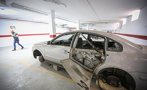 Okupas en Granada | Una comunidad de la Malahá, invadida por okupas