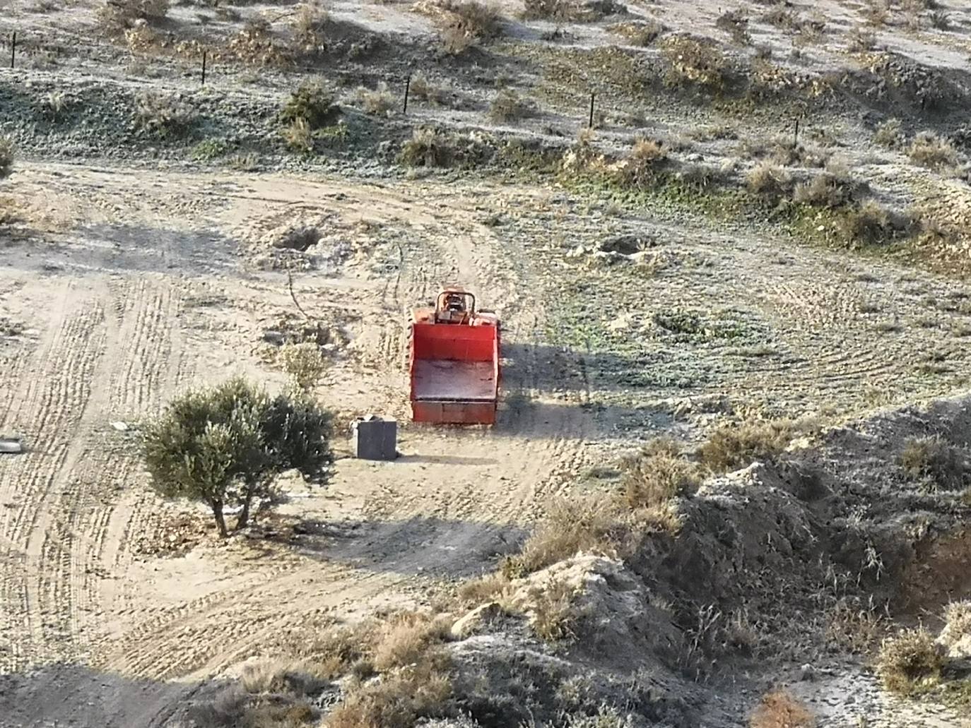 La sucursal de Caja Rural de Dehesas de Guadix ha quedado destrozada tras el atraco