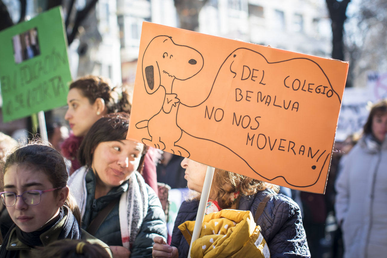 Cientos de personas se han manifestado contra los cambios en los colegios rurales