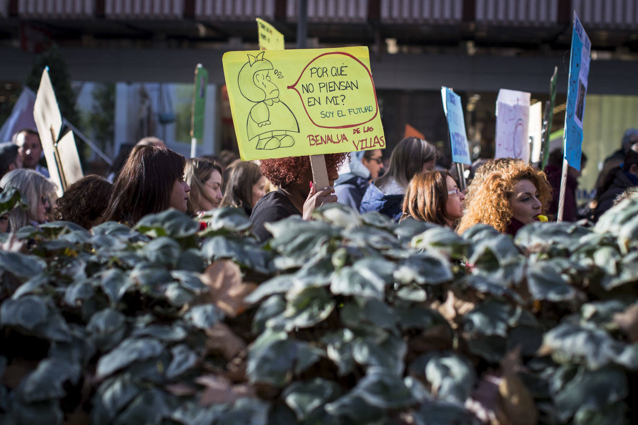 Cientos de personas se han manifestado contra los cambios en los colegios rurales