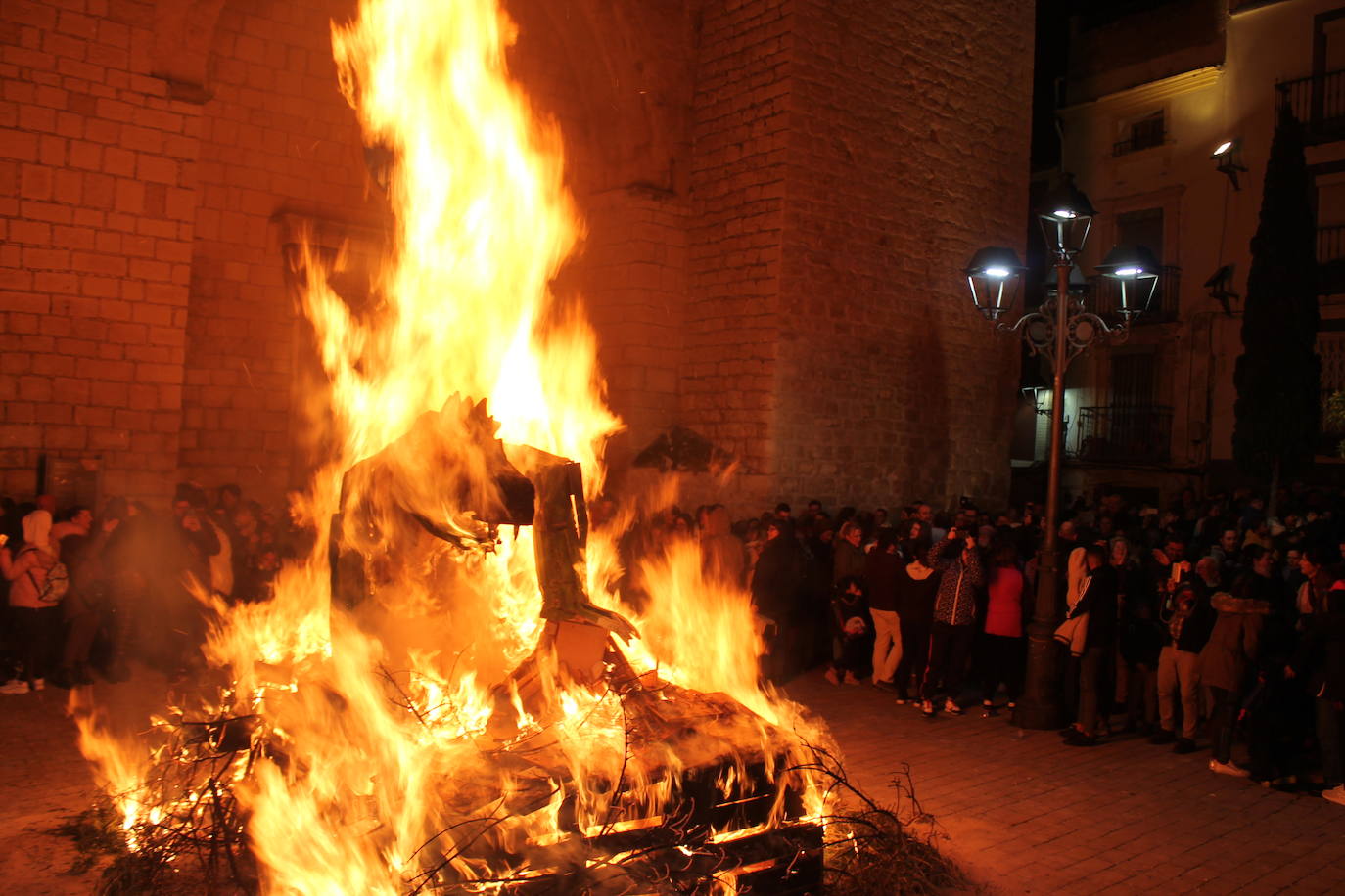 La noche del 16 de enero, la de San Antón, es siempre de tradición en Jaén, pero este año, lo ha sido un poco más, ya que hubo nueve lumbres, además de la oficial
