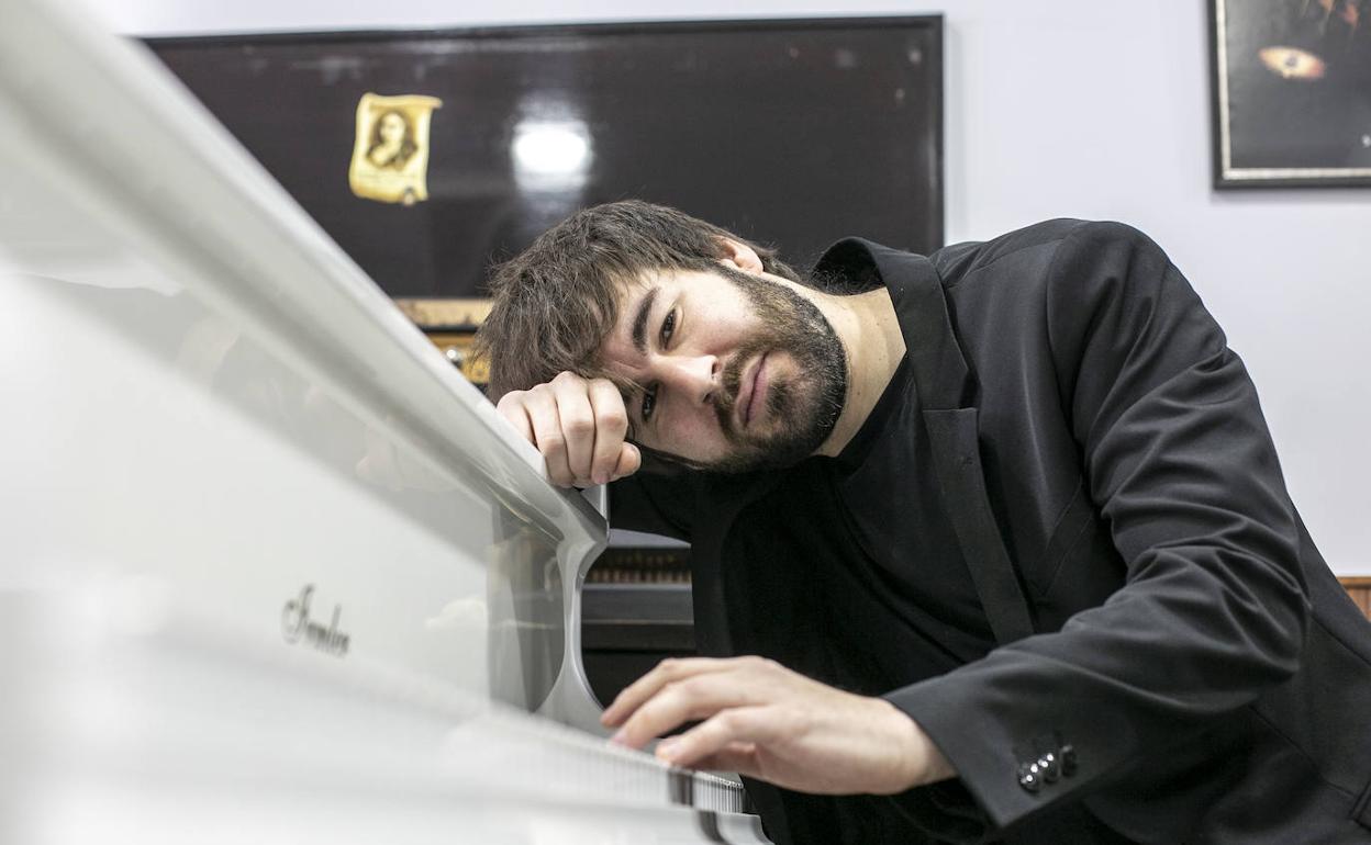El pianista y compositor granadino Juan Cervera está 'en capilla'. 