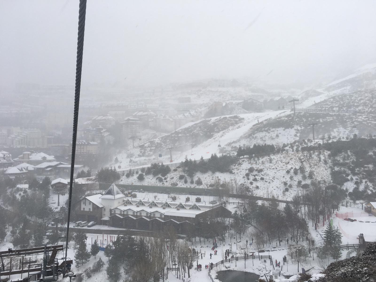 La nieve, por fin protagonista en Sierra Nevada