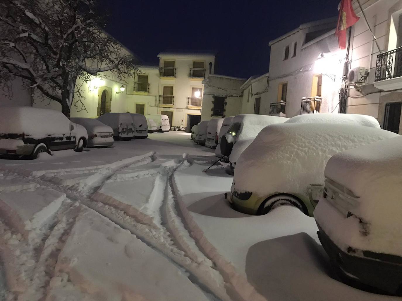 Almería se tiñe de blanco.