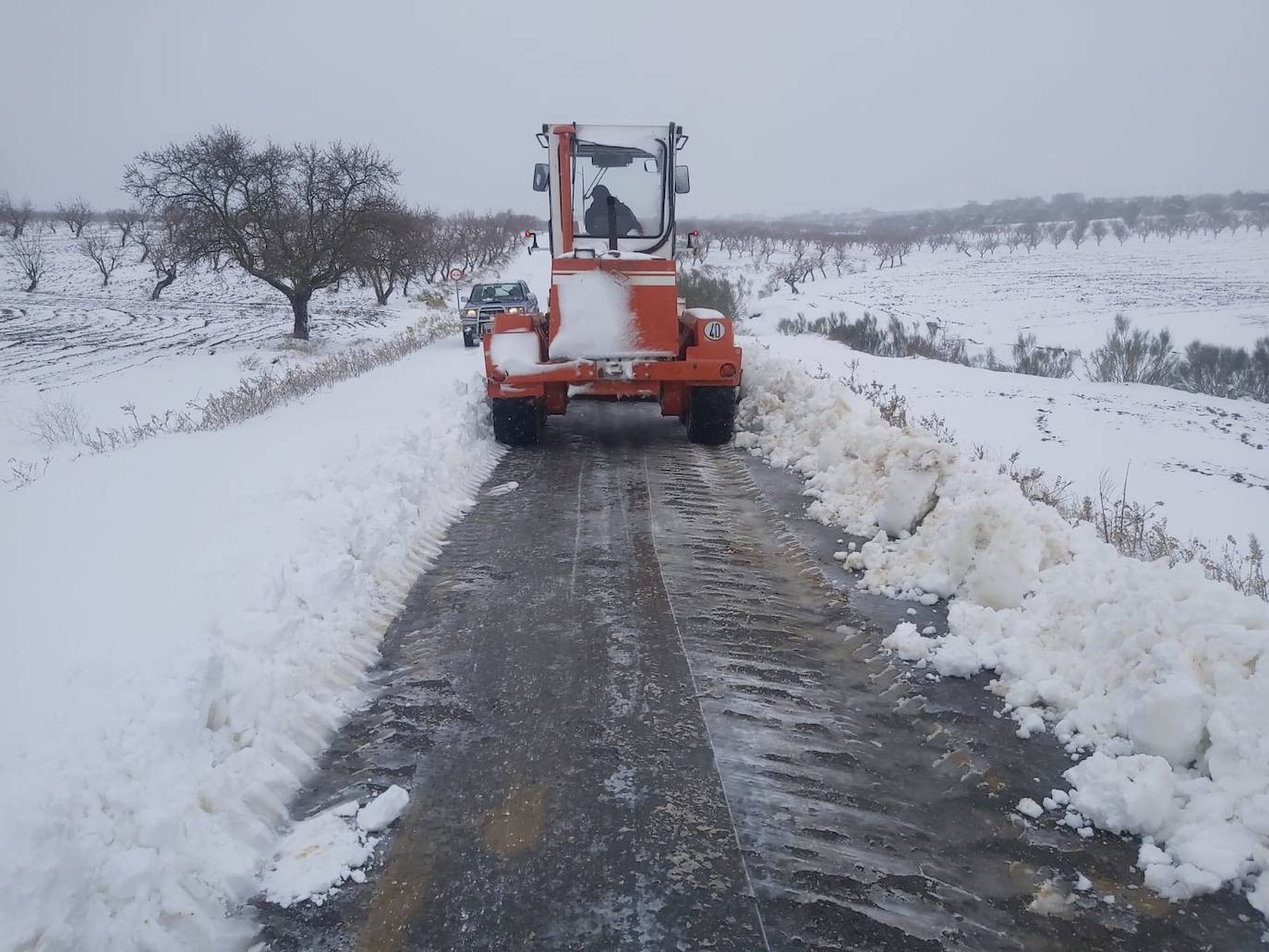Almería se tiñe de blanco.
