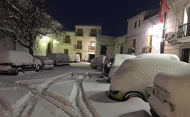 La nieve obliga a cerrar ocho carreteras en la provincia