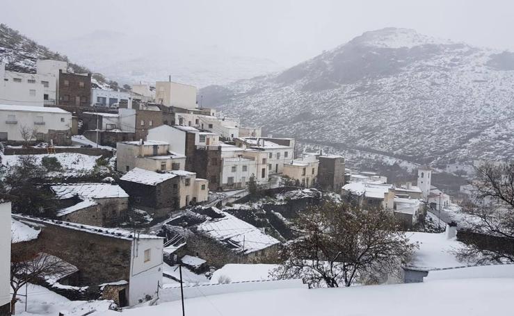 Almería se viste de blanco