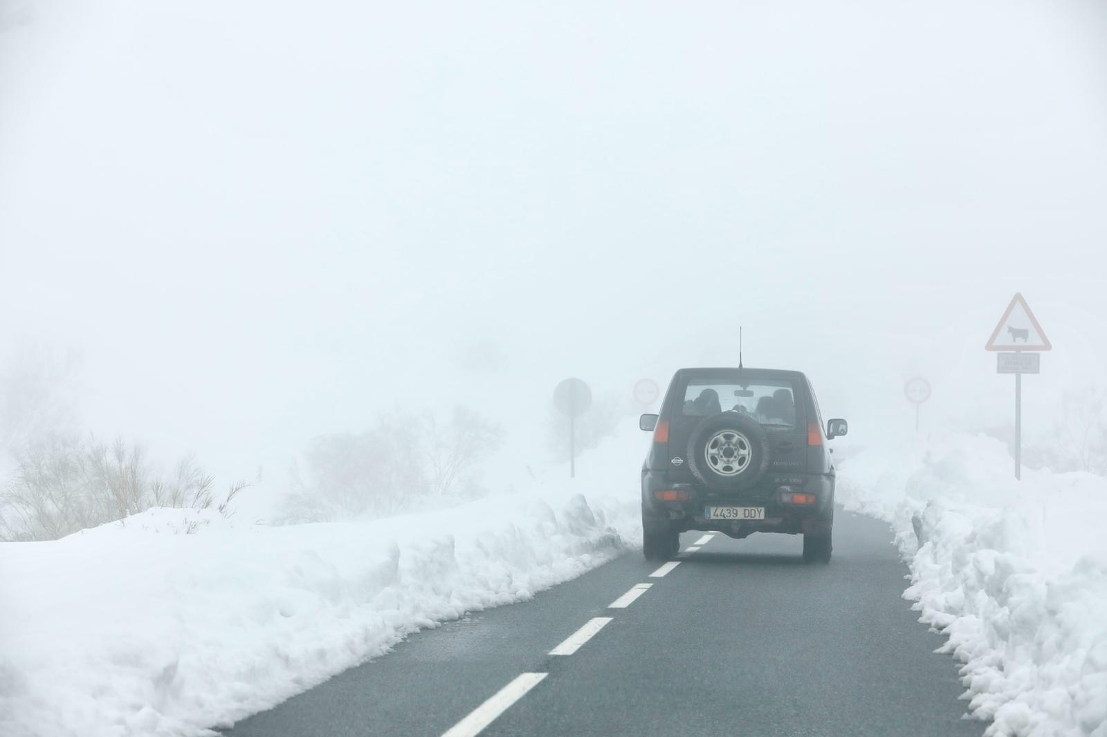 Fotos: El camino a Gor, repleto de nieve