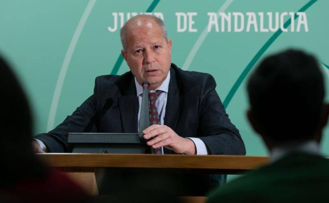El consejero de Educación habla de los cambios en los colegios de Granada | «No se va a hacer ninguna actuación, solo se está viendo las necesidades de las provincias»