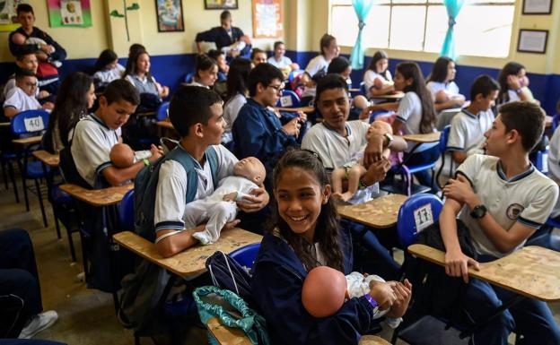 Pin parental: ¿tiene que ser obligatoria la asignatura de educación sexual?