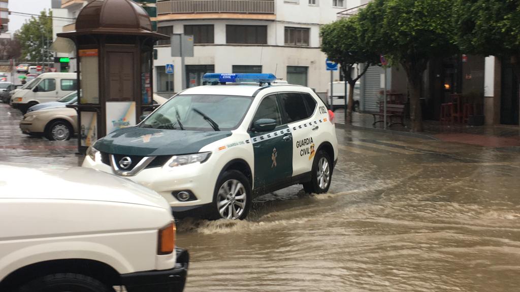 La lluvia inunda las calles de la localidad