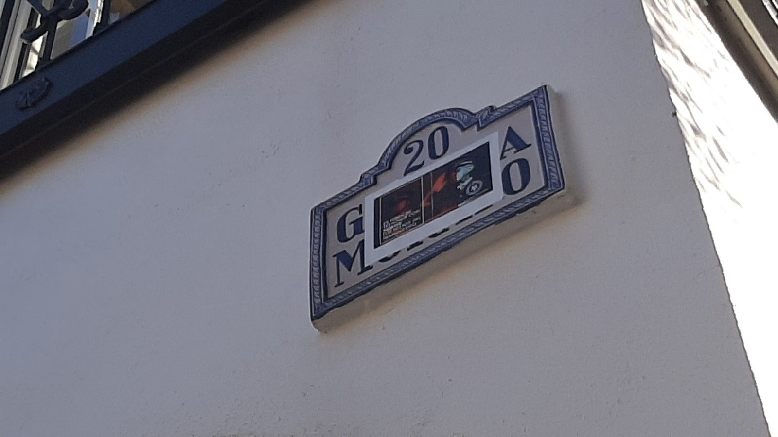 Aún quedan en la ciudad de Granada vestigios de tiempos de la dictadura franquista