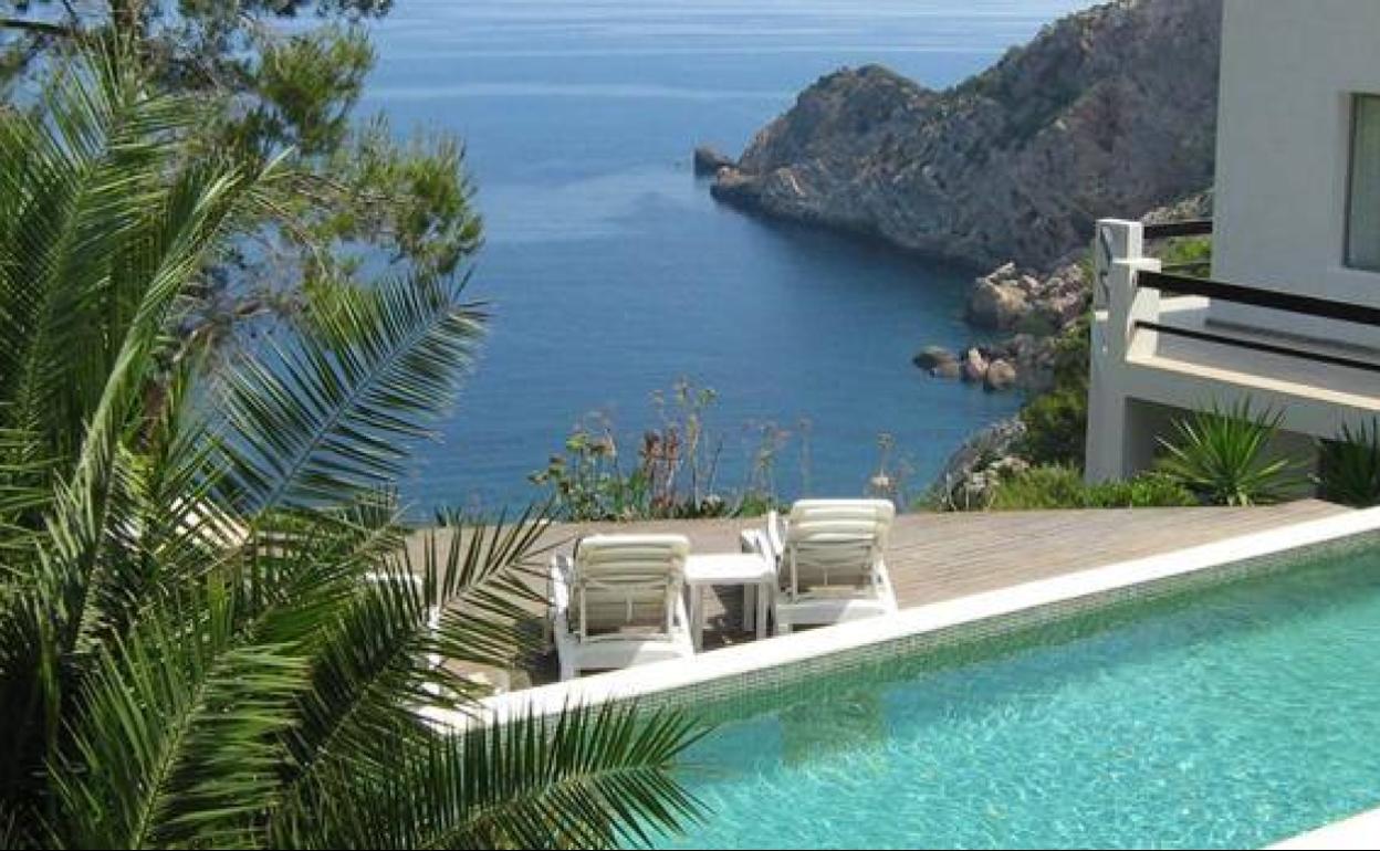 Vacaciones pagadas | Una villa de lujo en Ibiza ofrece 2.300 euros a quienes quieran vivir en ella