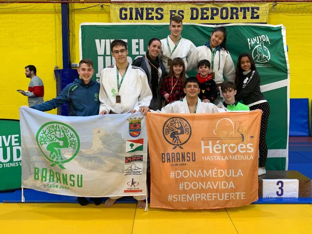 Judokas del CD Baransu que acudieron al Campeonato de Andalucía júnior. 