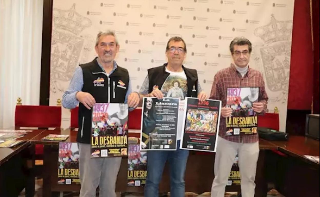 Presentación de los actos de la marcha 'La Desbandá' en el Ayuntamiento de Granada. 