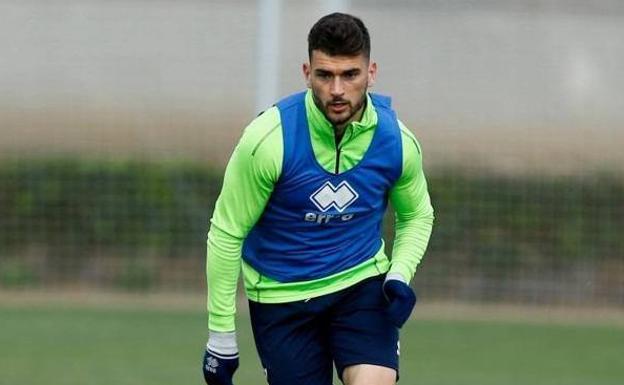 Pablo Vázquez, en un entrenamiento con el Granada. 