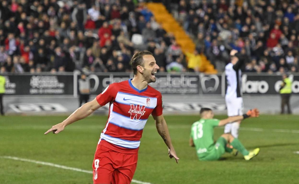 Roberto Soldado celebra su gol en Badajoz, que finalmente no evitó la prórroga. 