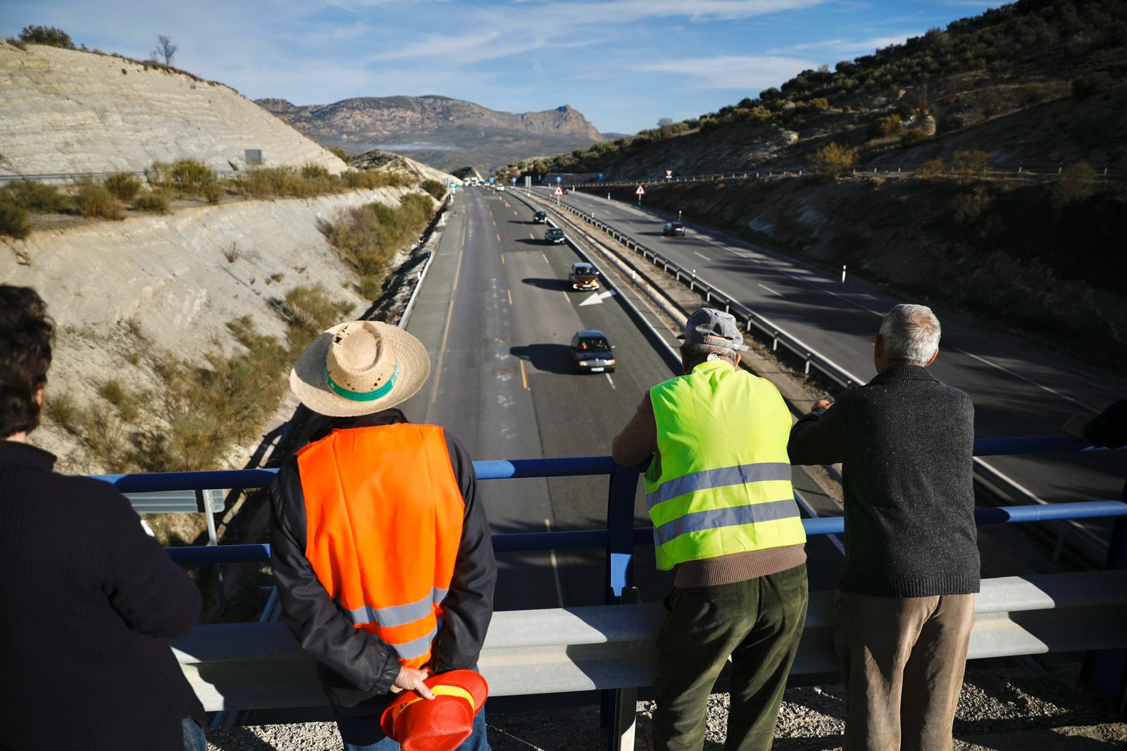 Miles de trabajadores del sector del olivar se han manifestado en toda la provincia de Jaén