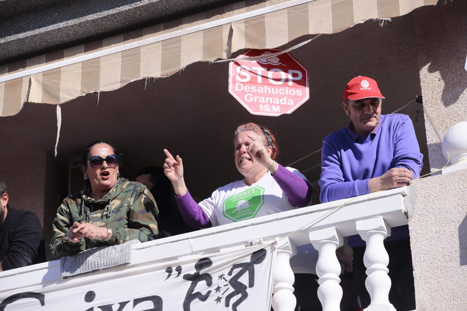 Ana Mari tiene 34 años y vive en La Herradura junto a su hijo de 13 y su madre de 55. Hace tres décadas que residen en una vivienda heredada de sus abuelos. Pero están a punto de quedarse en la calle