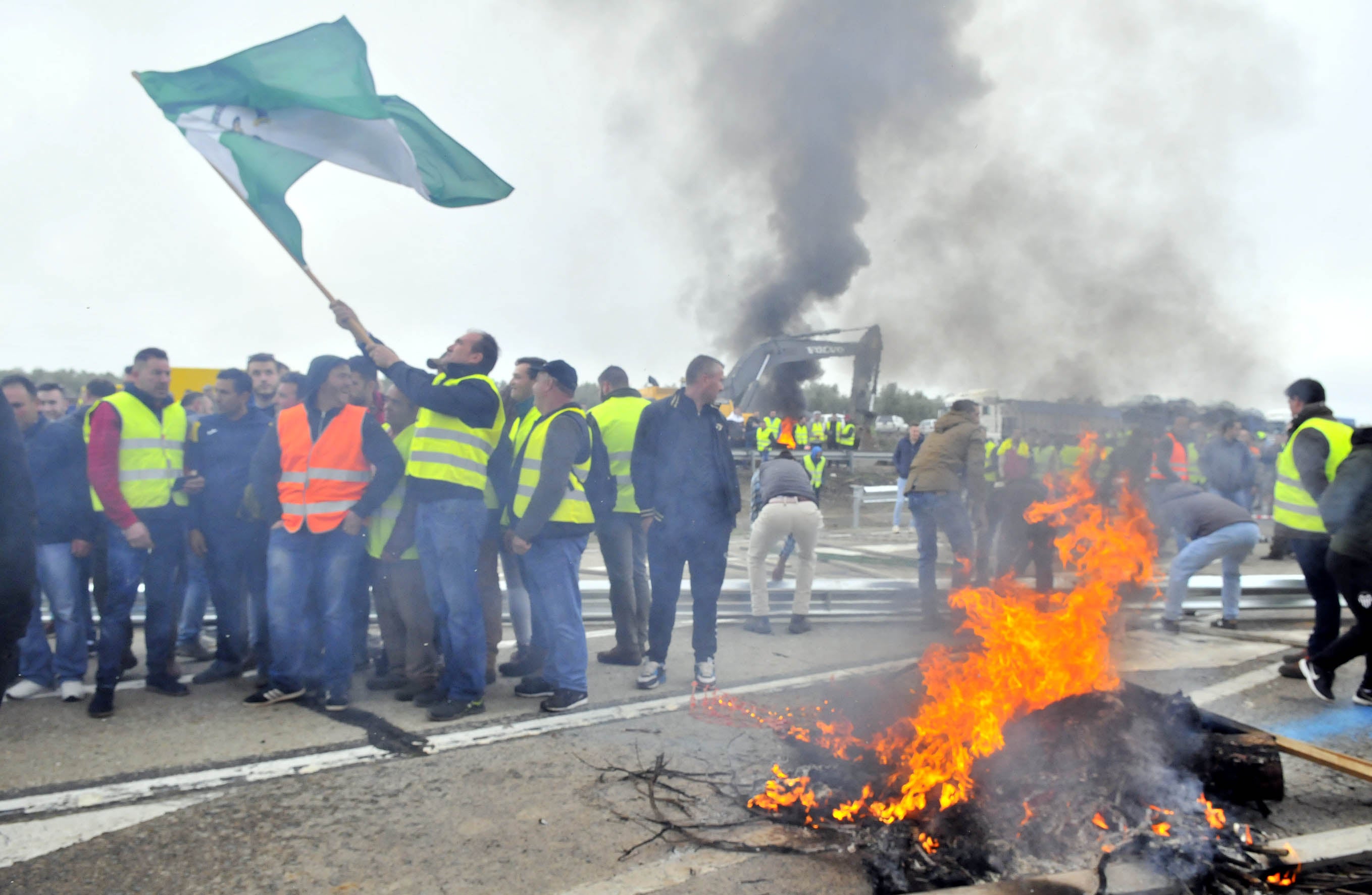 Miles de trabajadores del sector del olivar se han manifestado en toda la provincia de Jaén