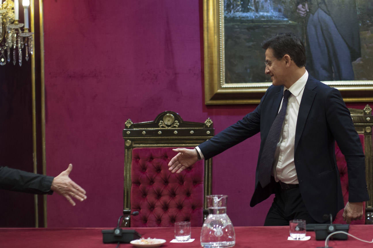 El mandatario popular ha anunciado su salida de la dirección del partido a nivel provincial en el pleno ordinario del Ayuntamiento de Granada 
