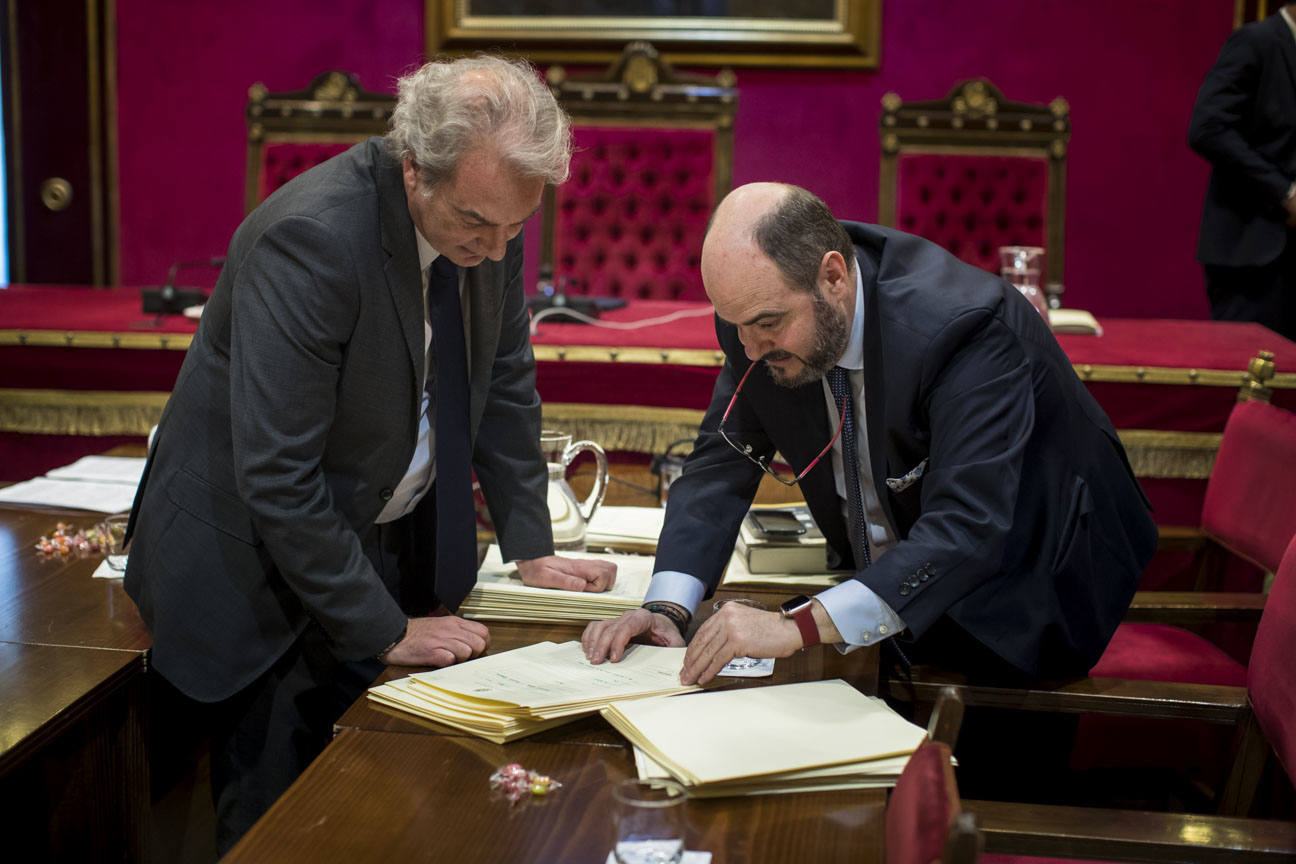 El mandatario popular ha anunciado su salida de la dirección del partido a nivel provincial en el pleno ordinario del Ayuntamiento de Granada 