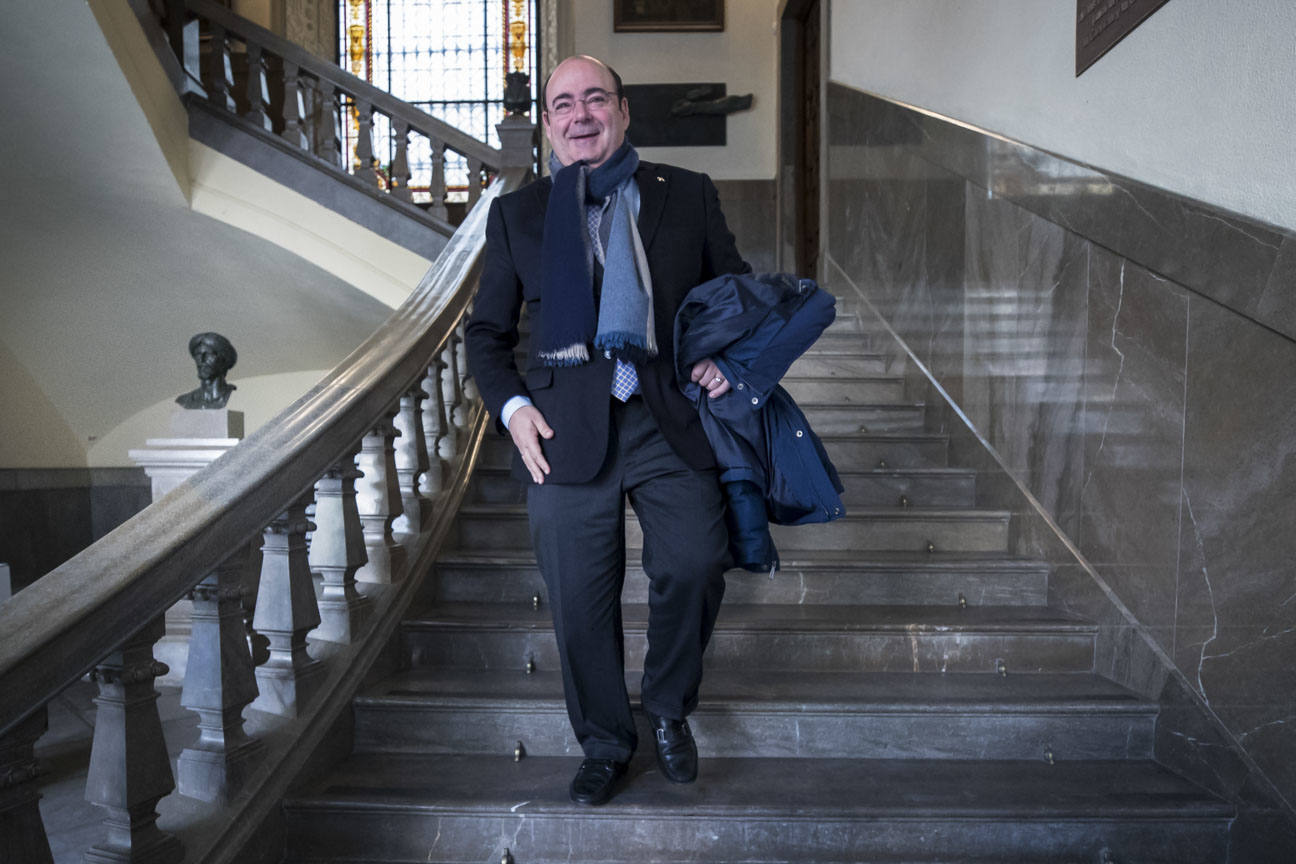 El mandatario popular ha anunciado su salida de la dirección del partido a nivel provincial en el pleno ordinario del Ayuntamiento de Granada 