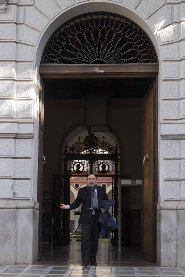 El mandatario popular ha anunciado su salida de la dirección del partido a nivel provincial en el pleno ordinario del Ayuntamiento de Granada 