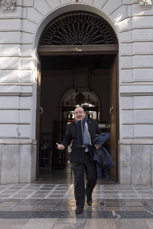 El mandatario popular ha anunciado su salida de la dirección del partido a nivel provincial en el pleno ordinario del Ayuntamiento de Granada 