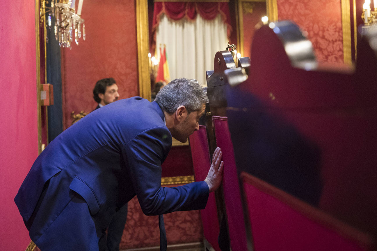 El mandatario popular ha anunciado su salida de la dirección del partido a nivel provincial en el pleno ordinario del Ayuntamiento de Granada 