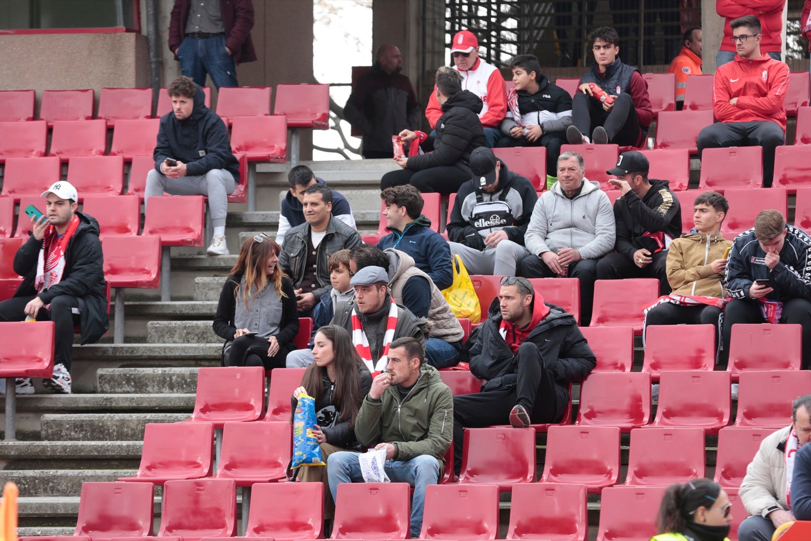 ¿Has estado en el choque de este mediodía en el campo del Zaidín? Aquí te puedes buscar
