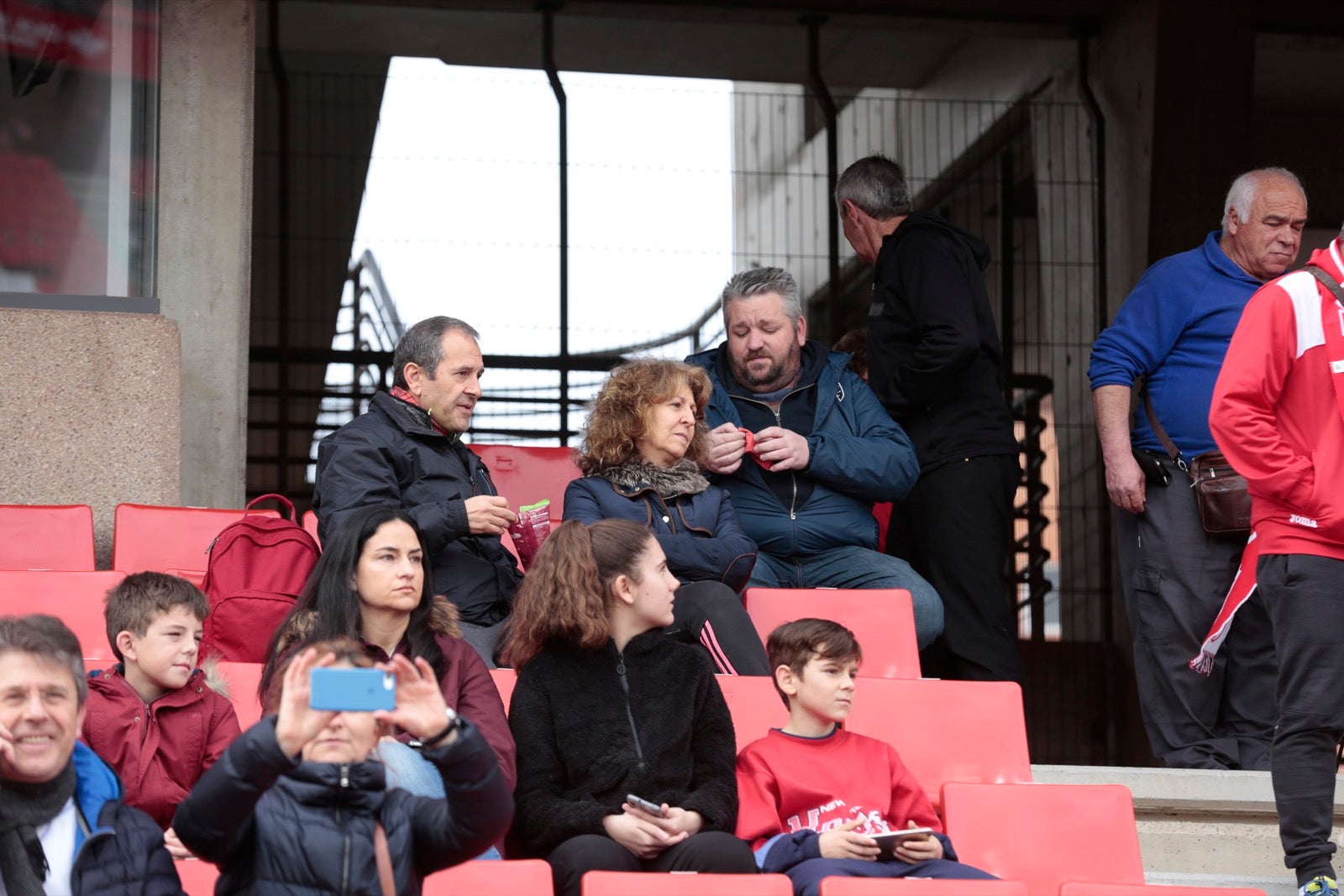 ¿Has estado en el choque de este mediodía en el campo del Zaidín? Aquí te puedes buscar