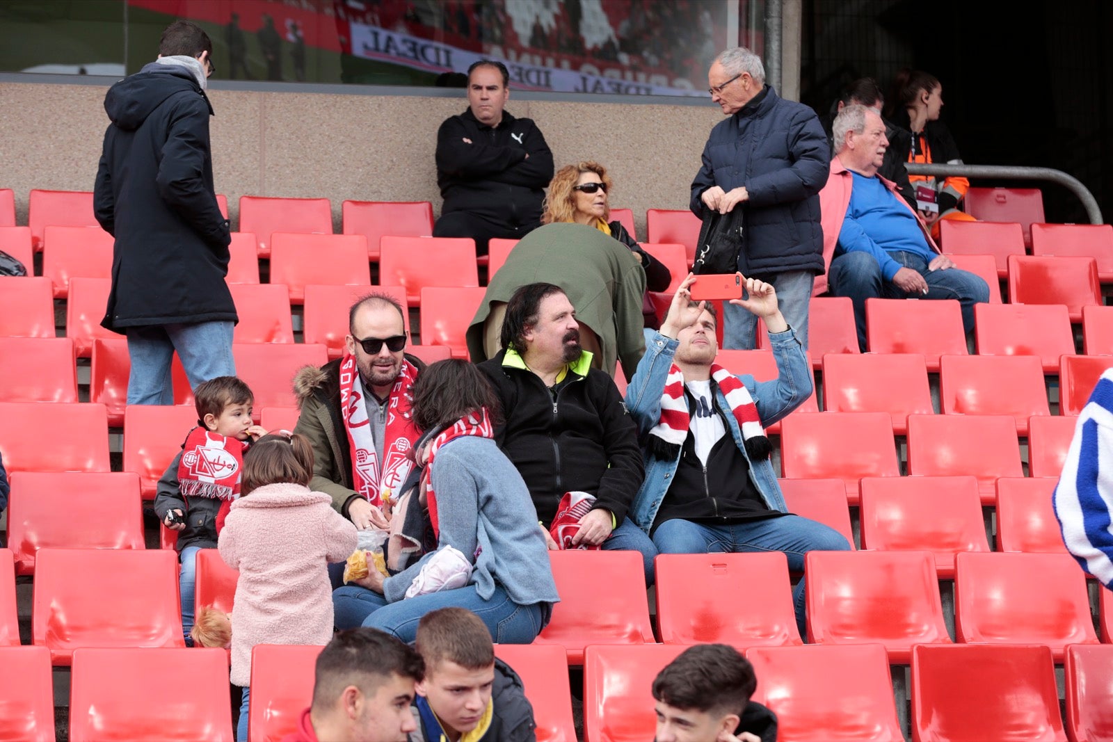 ¿Has estado en el choque de este mediodía en el campo del Zaidín? Aquí te puedes buscar
