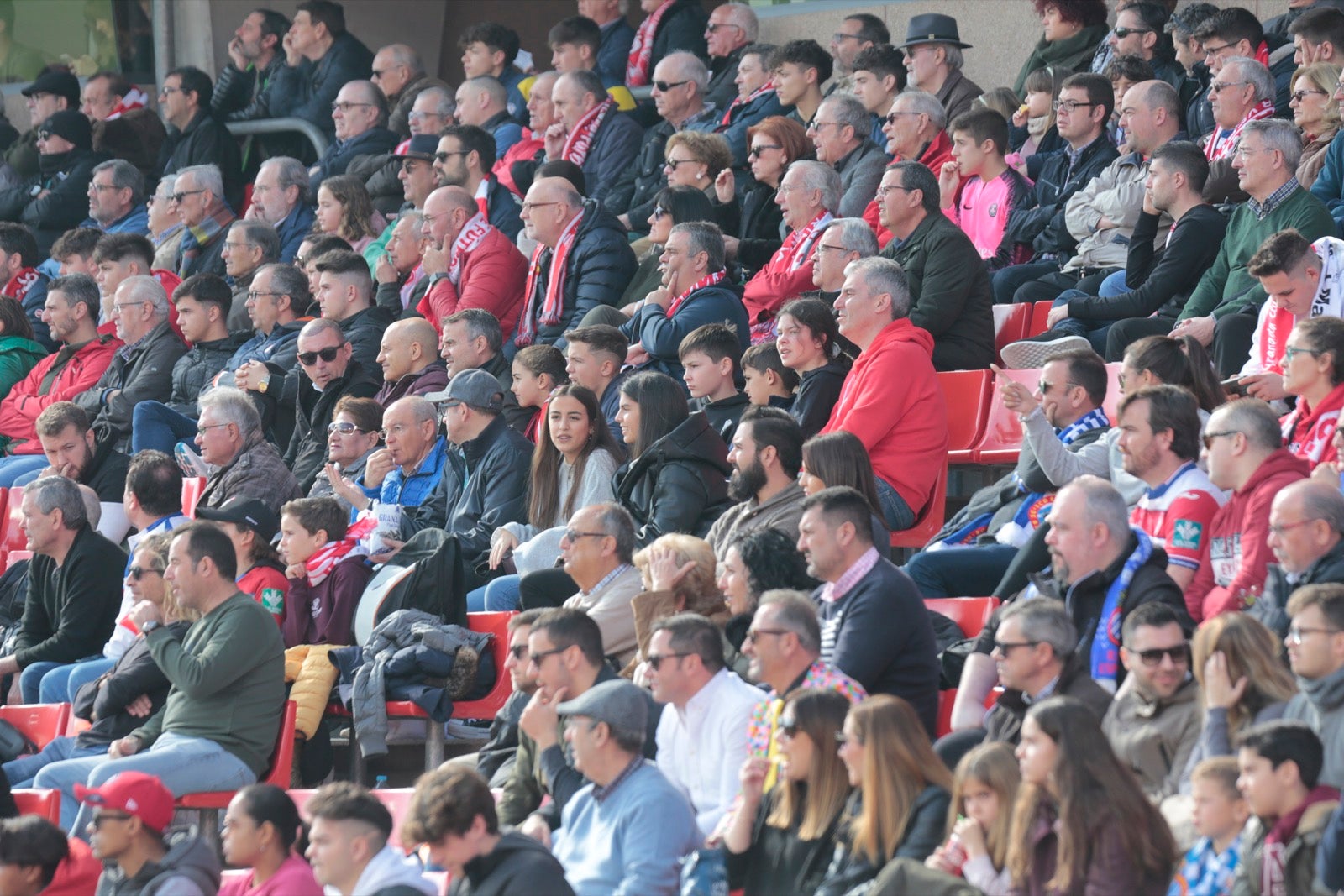 ¿Has estado en el choque de este mediodía en el campo del Zaidín? Aquí te puedes buscar