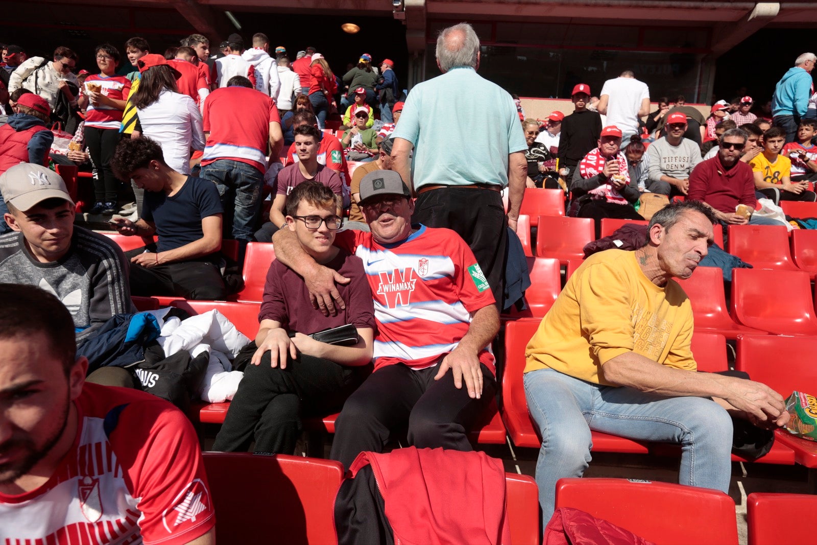 ¿Has estado en el choque de este mediodía en el campo del Zaidín? Aquí te puedes buscar