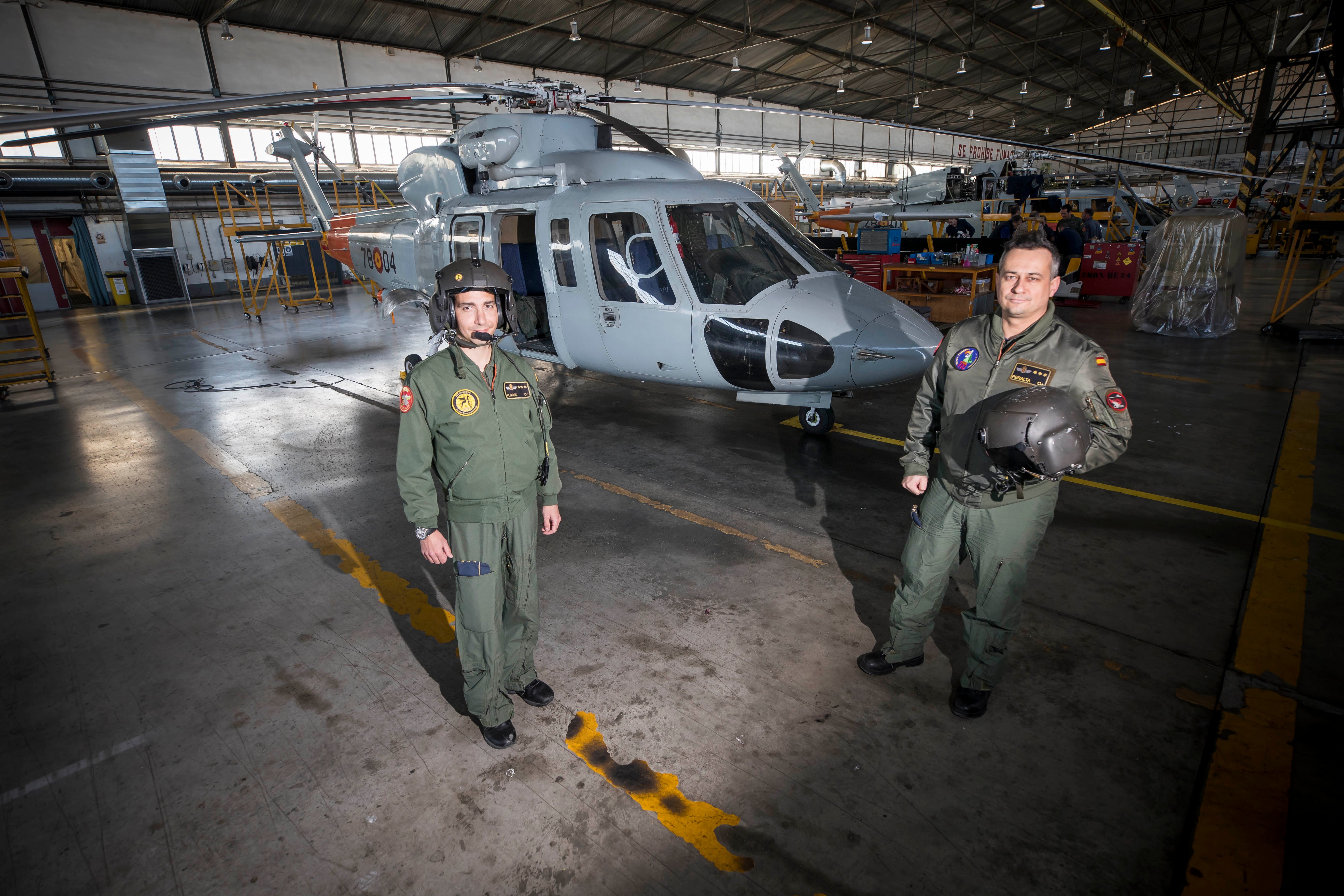 Es crucial volar continuamente para estar preparados ante cualquier contingencia. Dentro, el piloto comprueba que todo los parámetros se cumplan a rajatabla