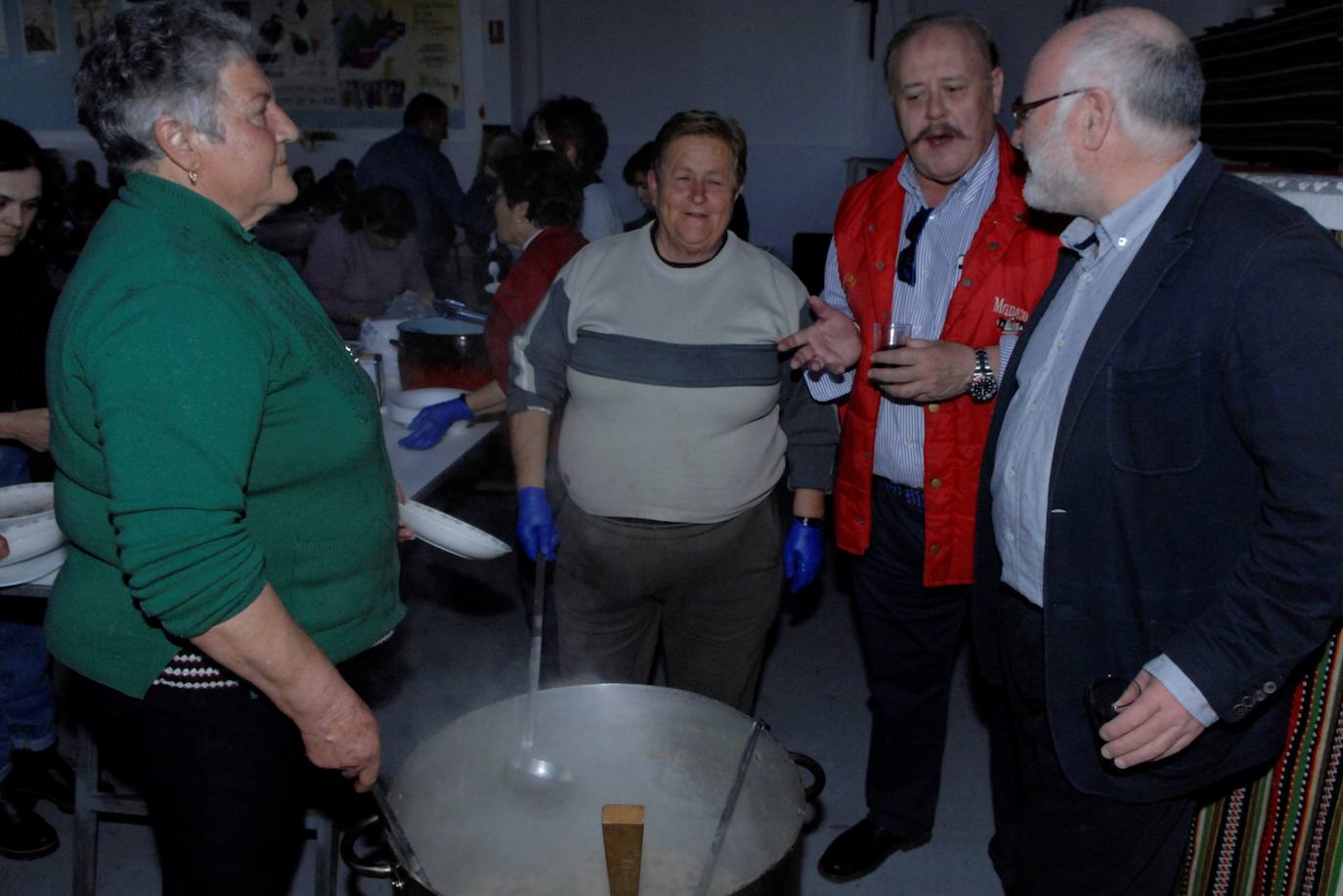 También hubo degustación del plato denominado 'atascaburras' elaborado con pimientos y tomates secos, bacalao y ajos asados, aceite y sal