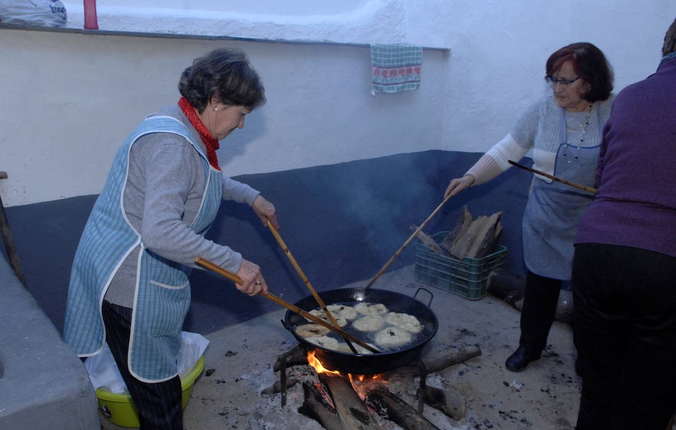 También hubo degustación del plato denominado 'atascaburras' elaborado con pimientos y tomates secos, bacalao y ajos asados, aceite y sal