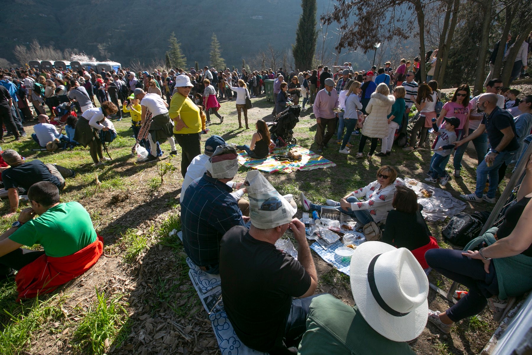 La ciudad festeja a su patrón entre salaíllas, habas y buen tiempo