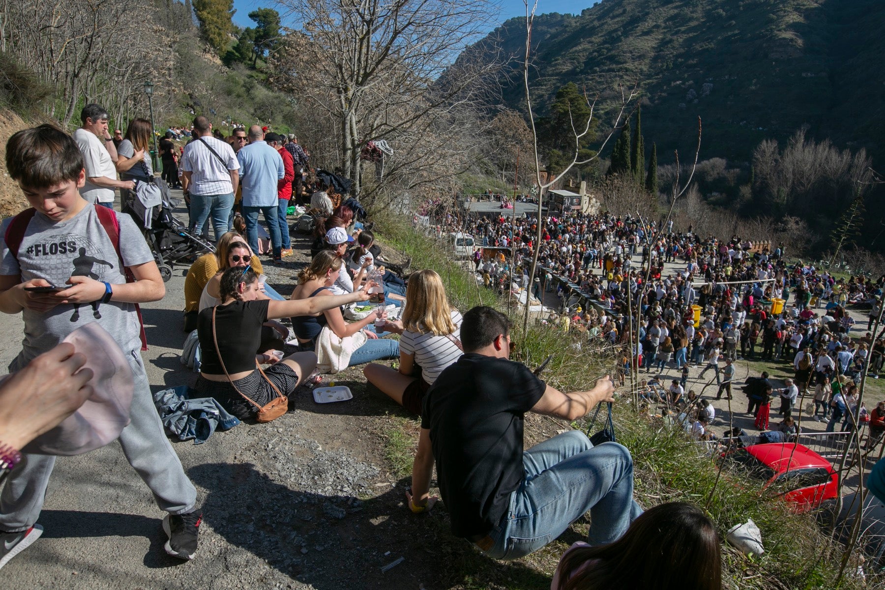 La ciudad festeja a su patrón entre salaíllas, habas y buen tiempo