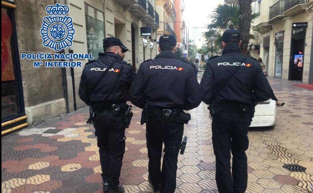Atracos en Granada | Detienen 'in fraganti' al ladrón de los siete robos con fuerza en bares del centro