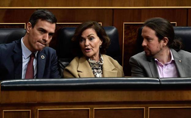 Los ministros de Unidas Podemos aplauden al Rey, sus diputados de a pie no