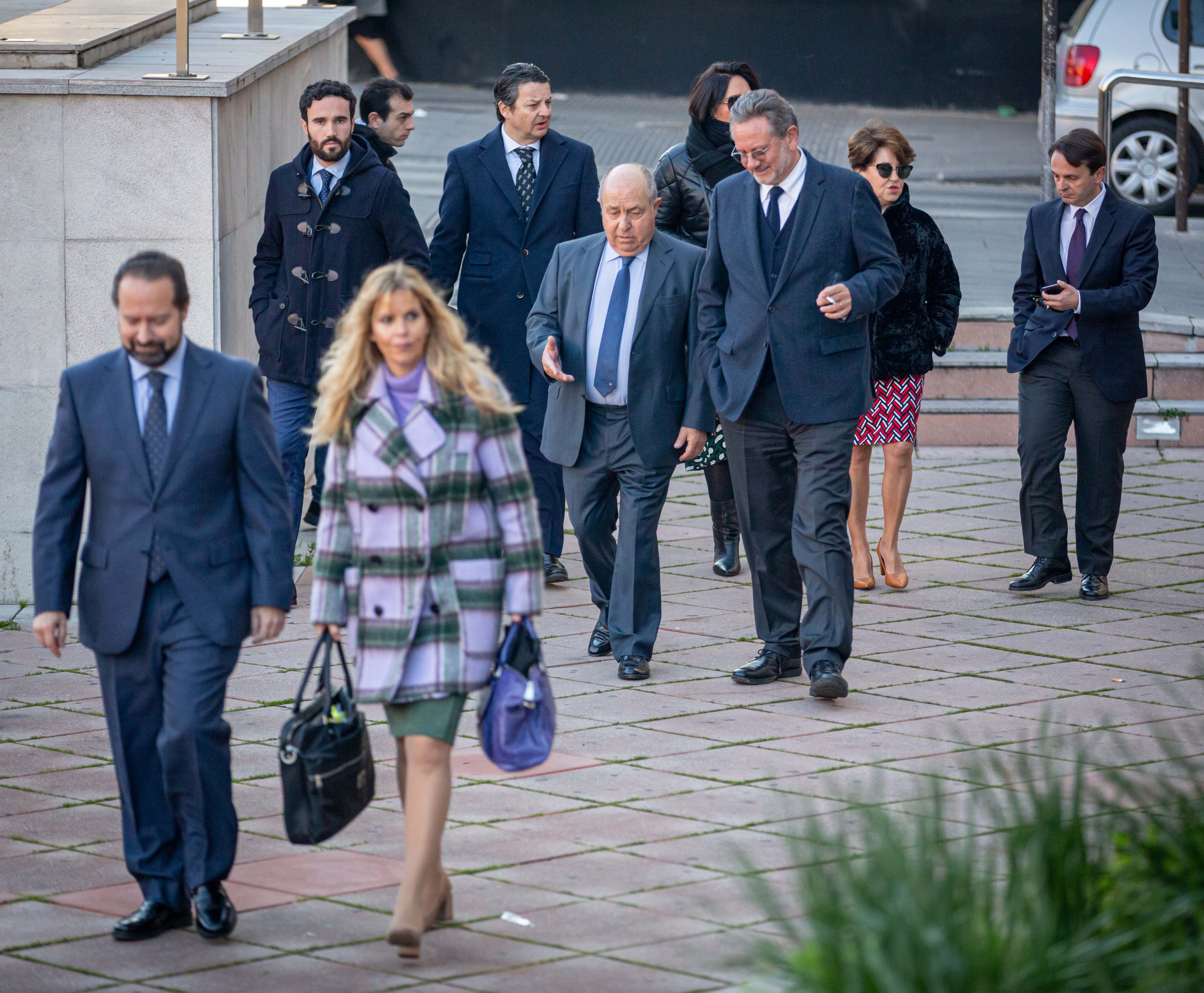 José Torres Hurtado, junto a varios de los concejales de su etapa en el gobierno municipal, a su llegada a La Caleta