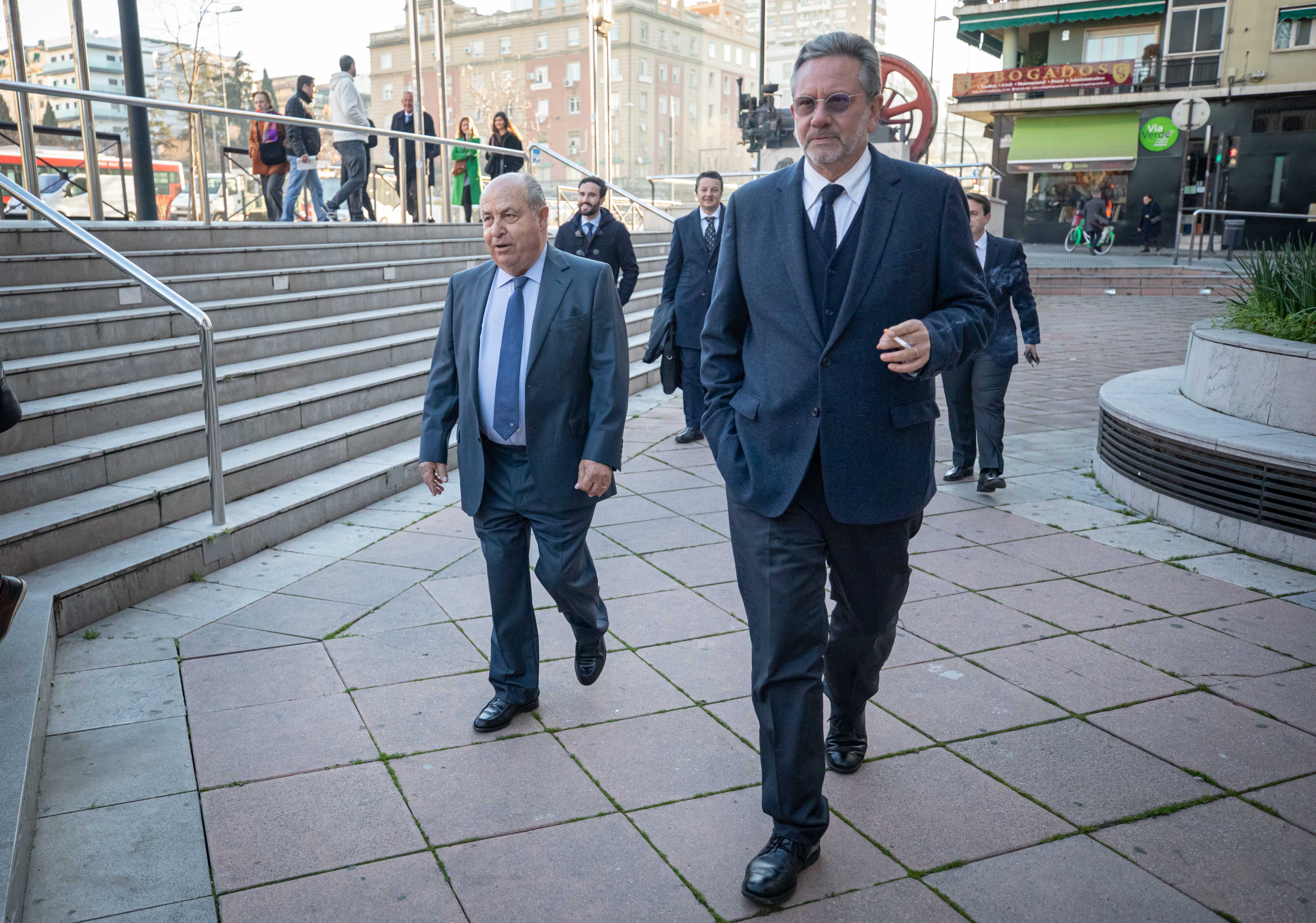 José Torres Hurtado, junto a varios de los concejales de su etapa en el gobierno municipal, a su llegada a La Caleta