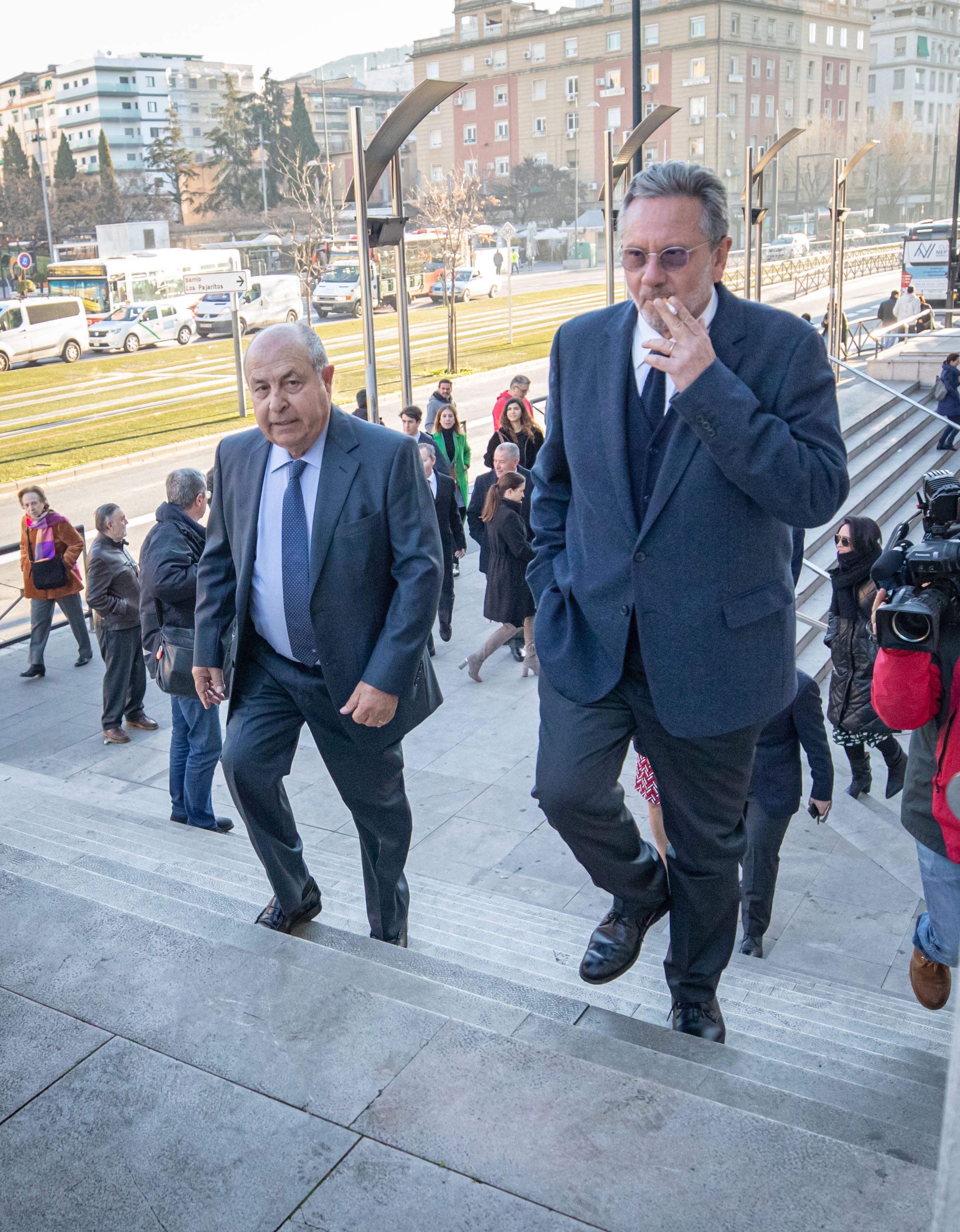 José Torres Hurtado, junto a varios de los concejales de su etapa en el gobierno municipal, a su llegada a La Caleta