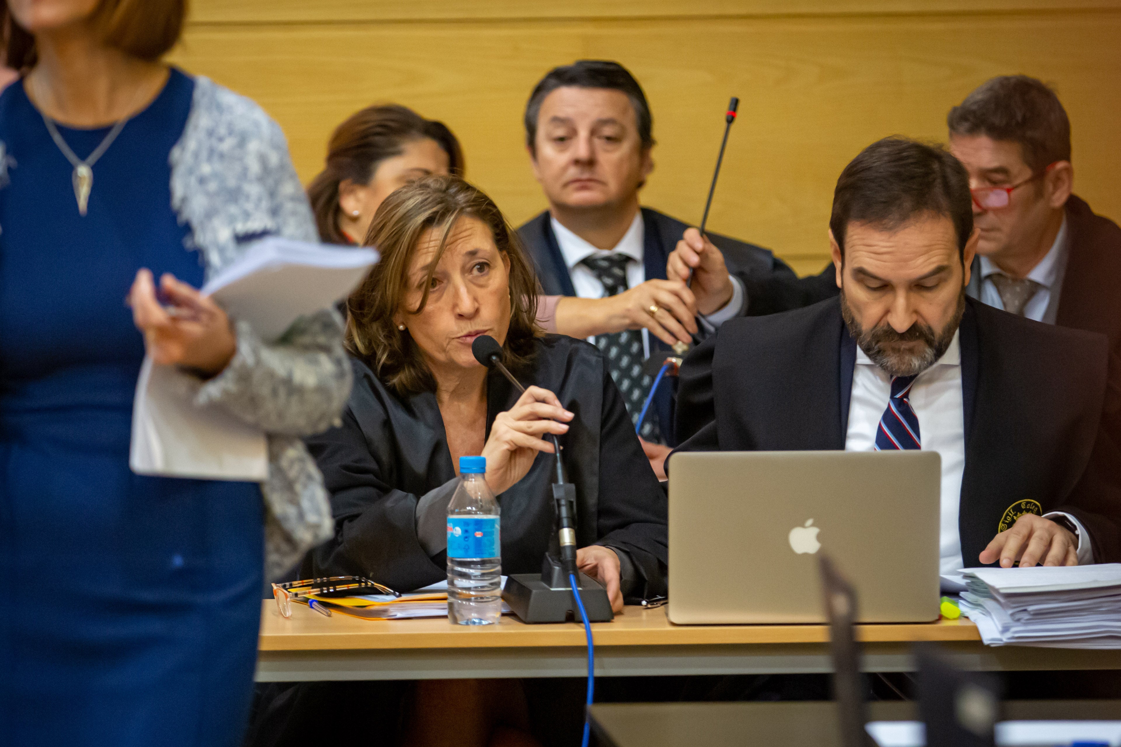 José Torres Hurtado, junto a varios de los concejales de su etapa en el gobierno municipal, a su llegada a La Caleta