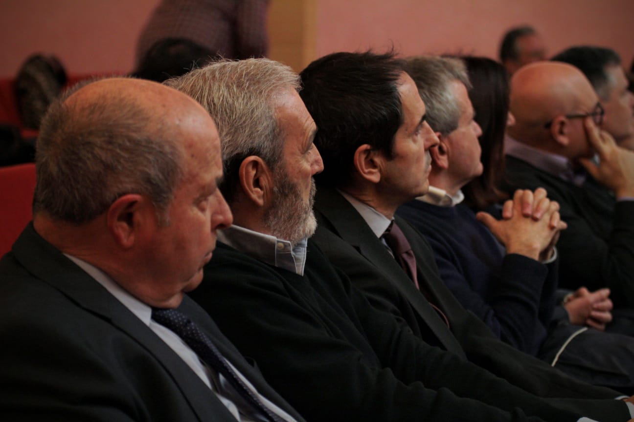 José Torres Hurtado, junto a varios de los concejales de su etapa en el gobierno municipal, a su llegada a La Caleta