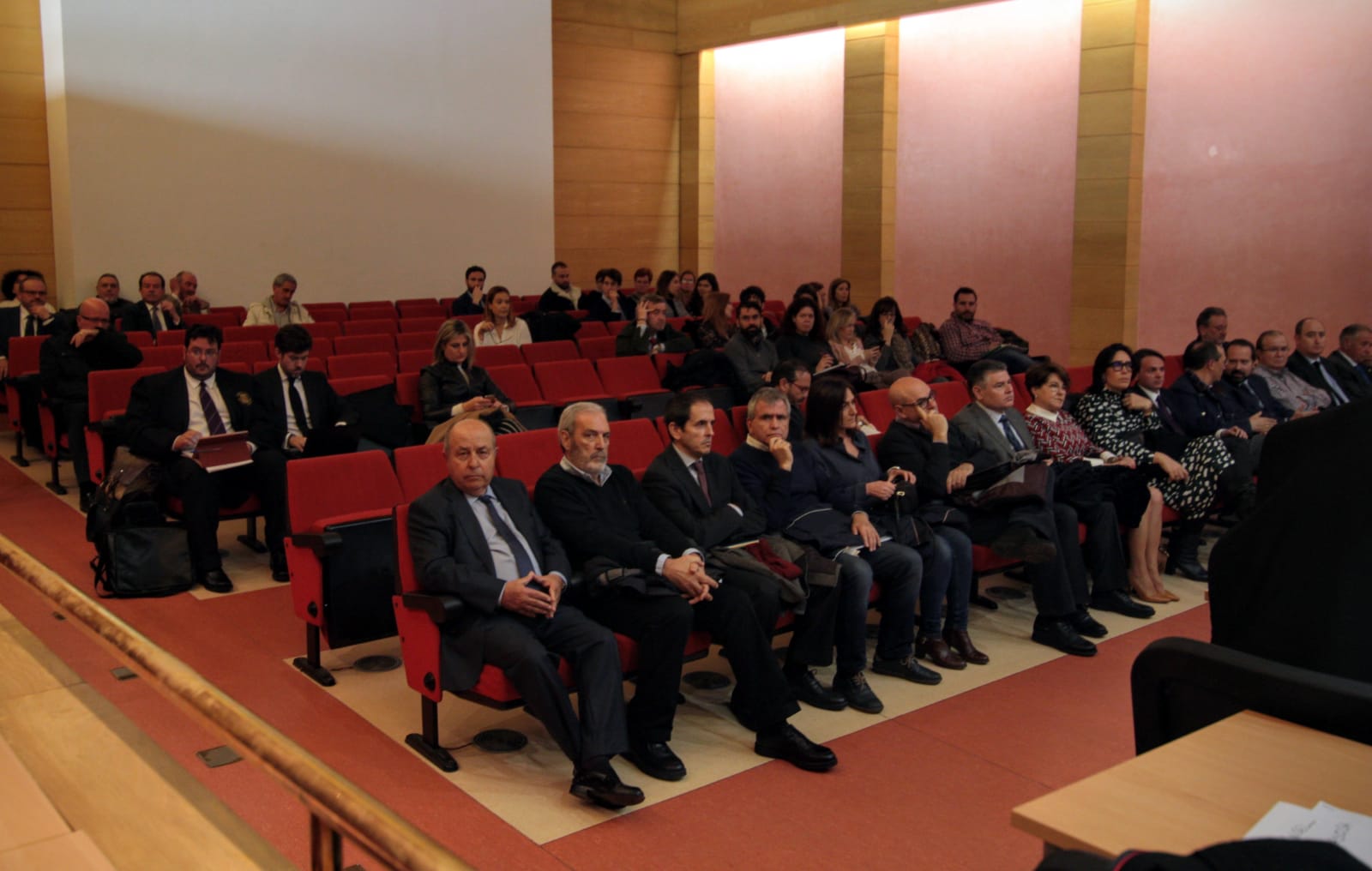 José Torres Hurtado, junto a varios de los concejales de su etapa en el gobierno municipal, a su llegada a La Caleta